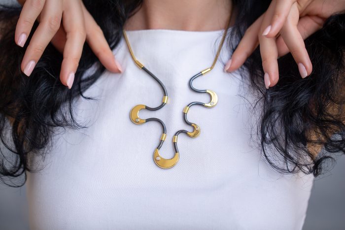 Colier din aur 18 kt, tantal și diamante TAU 126