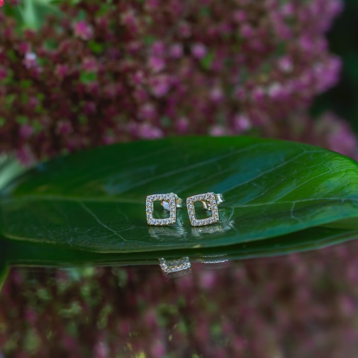 Cercei pătrați din aur galben de 14 kt, cu zirconii, model IPC 028